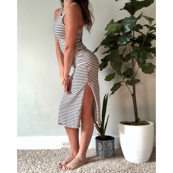 Roxy Dresses & Skirts - Roxy Midi dress with peek-a-boo back
